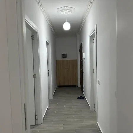 Relux Tirana Apartamento *